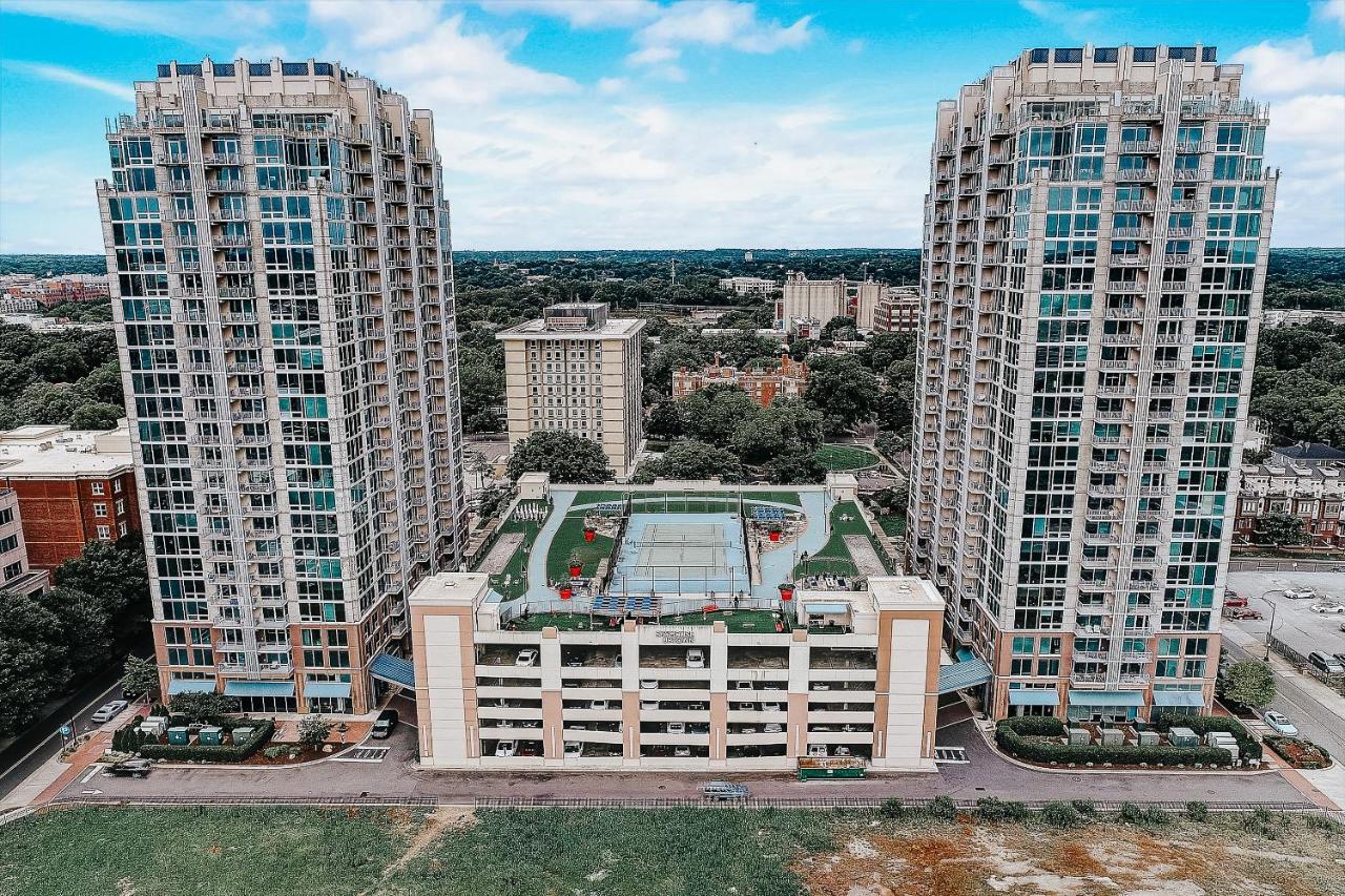 Frontdesk Skyhouse Apts Uptown Apartamento